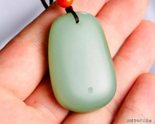 超细超润的无结构料!和田玉俄碧粉青巧雕"灵猴献瑞"!