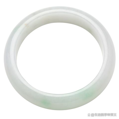 玉手镯哪款适合送礼?精选翡翠和和田玉手镯推荐,品质与美感兼具