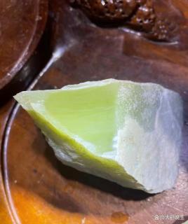 和田玉里的"黄"系列