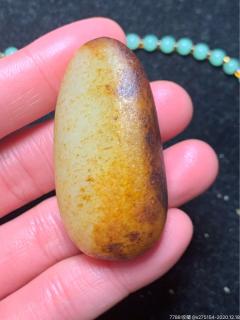精品和田玉原石挂件