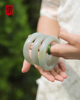 御石坊新疆和田玉籽料青玉青白玉青白籽天然留皮手镯