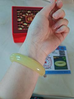 和田玉手镯新疆若羌黄口料鸡油黄玉镯子女款旺夫镯送妈妈闺蜜礼物