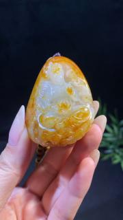新疆和田玉籽料撒金皮观音