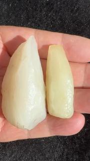 两个精品的新疆和田玉戈壁料天然包金吊坠,轻松过羊脂难得一见的极品