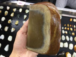 石头里藏的是和田玉么?和田玉鉴定保养知识大全-藏玉网- 藏玉