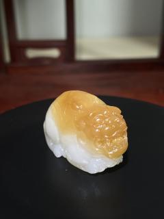和田玉糖羊脂貔貅吊坠