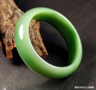 和田玉白玉,和田玉碧玉,你喜欢哪一款